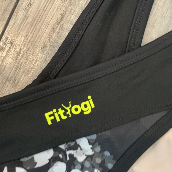 NWT FitYogi Sports Bra Medium Impact Cross Back Black Floral Print XL - Picture 2 of 6